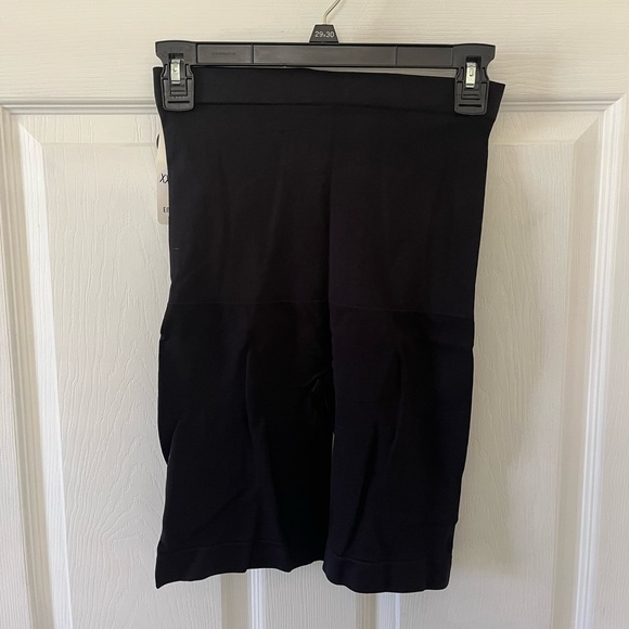 Empetua High-Waisted Shaper Short - Picture 2 of 4